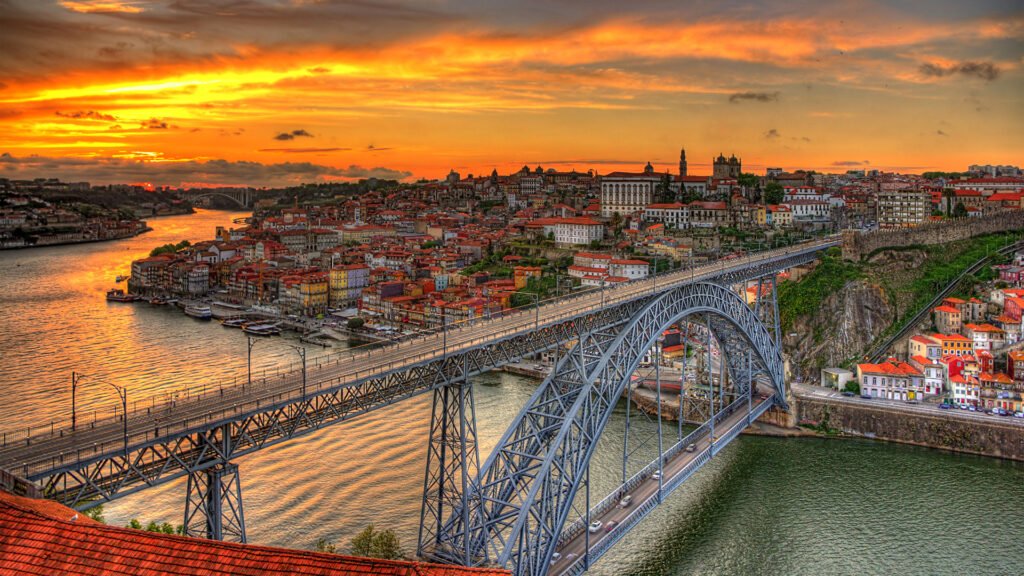 Vista de uma cidade portuguesa junto ao rio